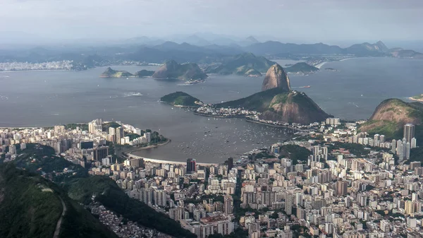 Botafogo e mt de rolo de açúcar da corcodávia no rio — Fotografia de Stock