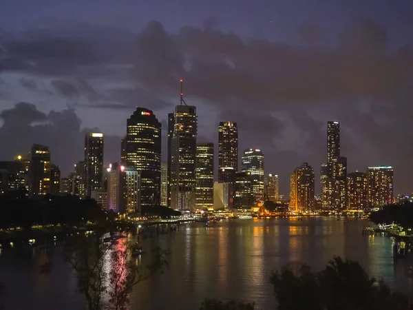 Disparo nocturno de la capital de Queenslands, Brisbane —  Fotos de Stock