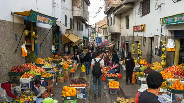 库斯科，秘鲁- 2016年6月20日：秘鲁库斯科水果街市场全景 — 图库照片