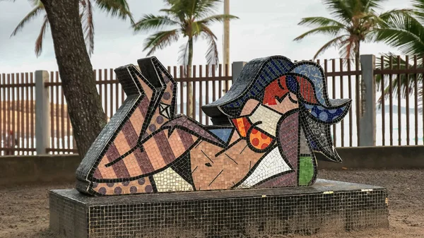 RIO DE JANEIRO, BRASIL-25, MAIO, 2016: arte de mulher em mosaico na praia de ipanema, no rio de janeiro — Fotografia de Stock