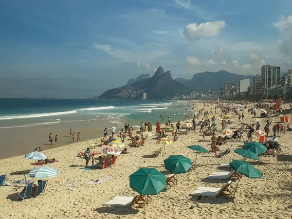 RIO DE JANEIRO, BRAZIL- 27, MAY, 2016: вид на пляж Ипанема с высоким углом в Рио-де-Жанейро — стоковое фото