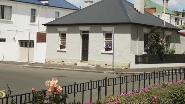 HOBART, AUSTRALIA- DECEMBER, 21, 2016: a cottage at arthur circus in battery point, tasmania — Stock Video