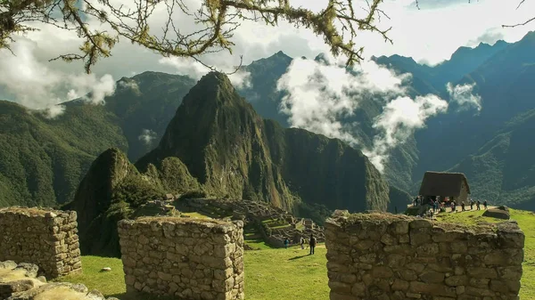 Zříceniny Machu Picchu a kamenné stěny — Stock fotografie