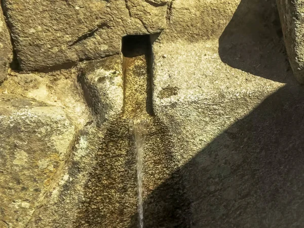 Close up of a stone water fountain at machu picchu — Stock Photo, Image