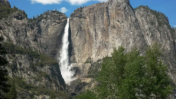 Yosemite üst sıçrama yosemite milli parkı düşüyor — Stok fotoğraf