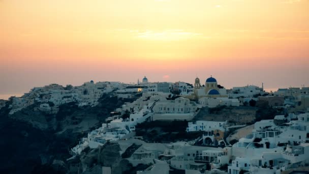 Primo piano di oia al tramonto su santorini — Video Stock