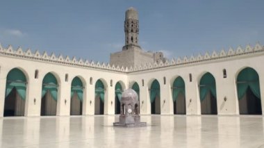 Kahire'de el-hakim camii avlusu