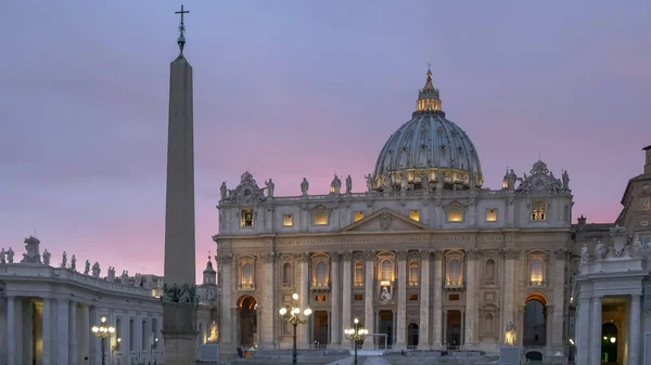 Naplemente a St Peters bazilika Vatikánban — Stock Fotó