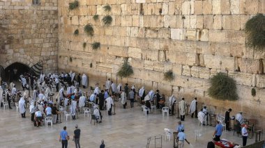 Kudüs'te feryat duvarının yüksek açılı geniş görünümü
