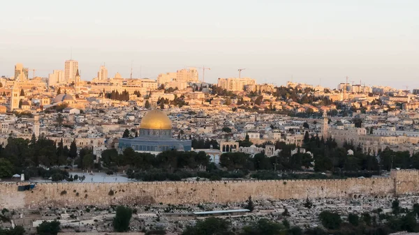 Die Sonne geht auf an der Felsenkuppel in jerusalem — Stockfoto
