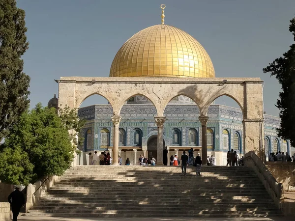 Schritte zur Kuppel der Felsenmoschee in jerusalem — Stockfoto