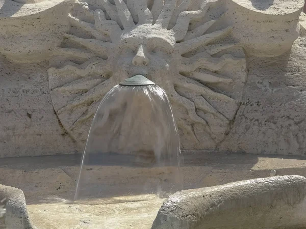 在罗马的西班牙台阶丑陋的船喷泉的特写 — 图库照片