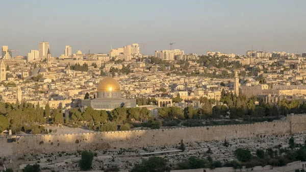 Sonnenaufgang Blick auf die Kuppel der Felsenmoschee in jerusalem — Stockfoto