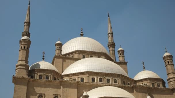 Cúpulas da mesquita de alabastro no cairo — Vídeo de Stock