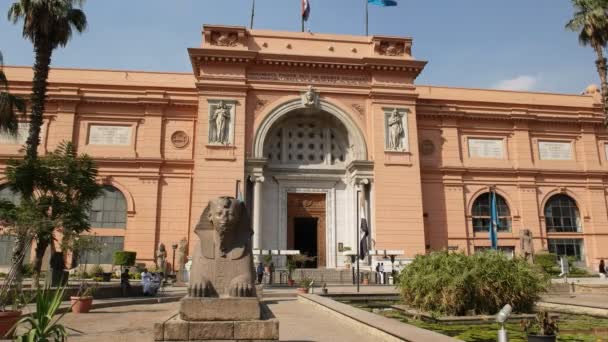 CAIRO, EGIPTO 26 DE SEPTIEMBRE DE 2015: exterior del museo egipcio en el cairo — Vídeos de Stock