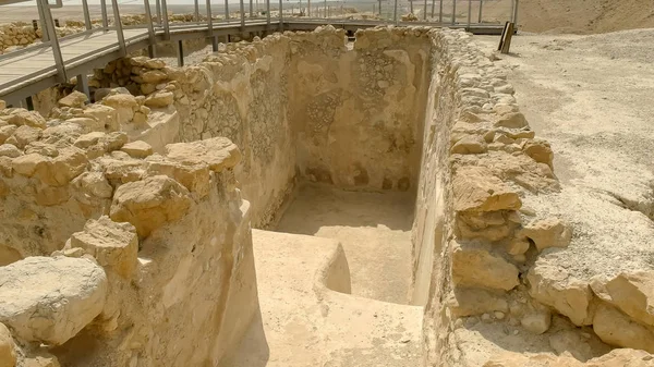 İsrail'de Qumran bir ritüel su banyosu girişinin yakın — Stok fotoğraf