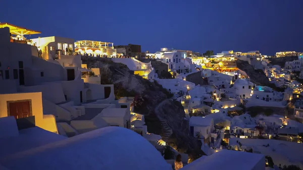 Notte ripresa guardando ad est di oia su santorini — Foto Stock