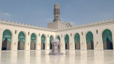 Kahire'de el-hakim camii avlusu