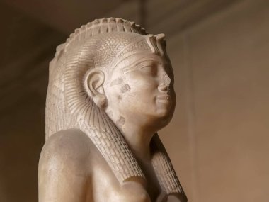 Kahire, Mısır- Eylül 26, 2015: Kahire'de Mısır'da amenirdis heykeli