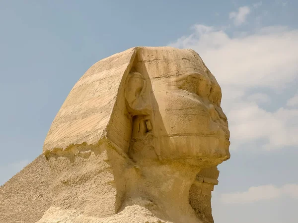 Fechar a esfinge em giza perto do cairo — Fotografia de Stock