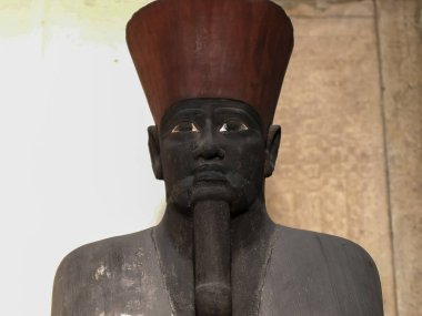 Kahire, Mısır- 26 Eylül 2015: Kahire'de mentuhotep II heykeli
