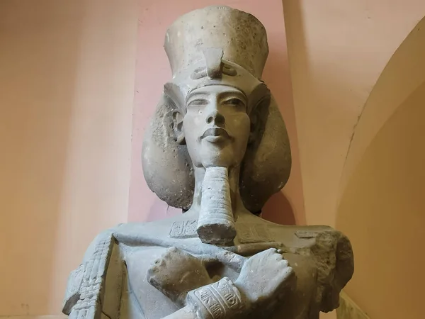 CAIRO, EGITO-SETEMBRO, 26, 2015: colosso de akhenaten no cairo, Egito — Fotografia de Stock