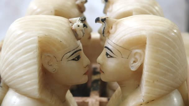 Alabaster-Kanopenkrüge im ägyptischen Museum, Kairo — Stockvideo