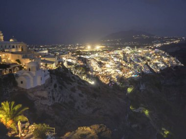 santorini fira kasabasının gece çekim