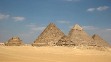 Kahire yakınlarındaki giza piramitleri, Mısır
