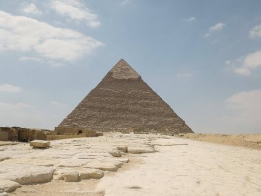kahire yakınlarındaki giza de khafre piramidinin yan