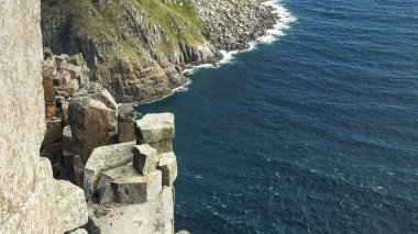 tazmanya cape sütununda dolerite blokların yüksek açı çekim