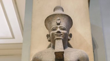 Kahire, Mısır- 26 Eylül 2016: Kahire'de bir pharoah'ın taş heykeli