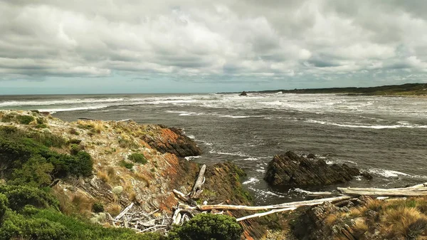 Vista de la mañana de la desembocadura del río Arthur en la costa oeste de Tasmania — Foto de Stock