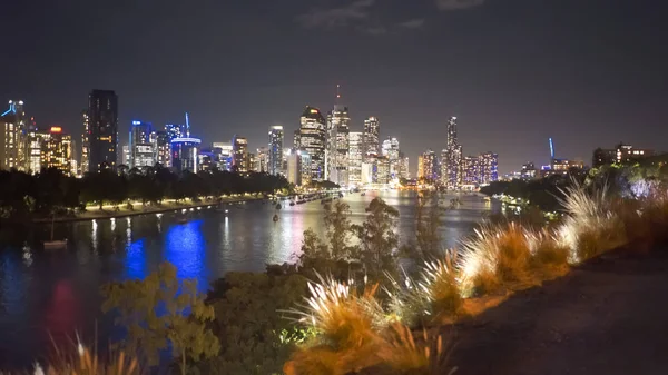 Brisbane rio e cidade à noite em Queensland, Austrália — Fotografia de Stock