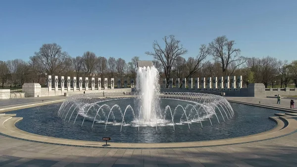 Vårmorgon på andra världskriget Memorial i Washington — Stockfoto