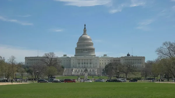 Frente a la vista del edificio del capitolio de Estados Unidos en Washington — Foto de Stock