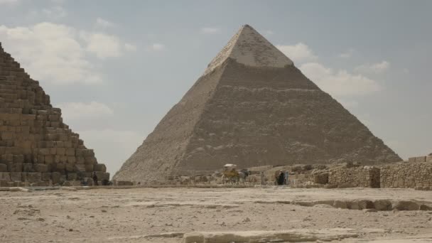 Kahire yakınlarındaki giza de khafre piramidi — Stok video