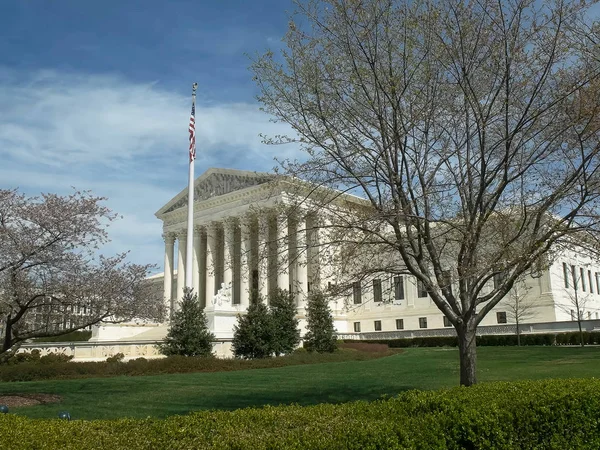 Szeroki widok na Sąd Najwyższy w Waszyngtonie — Zdjęcie stockowe