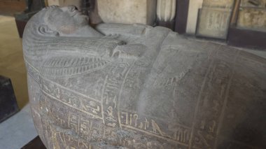 CAIRO, EGYPT- SEPTEMBER, 26, 2016: Kahire 'de bir Mısır taş lahitinin çekimi