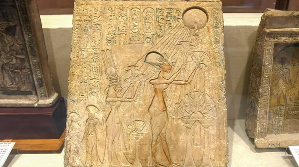 CAIRO, EGYPT- SEPTEMBER, 26, 2016: Kahire, Mısır 'da bir stela akhenaten ve nefertiti