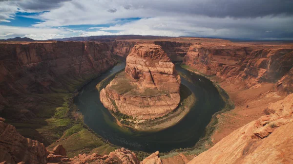 Ultra wide wide shot of horseshoe bend with approaching storm — Stock Photo, Image