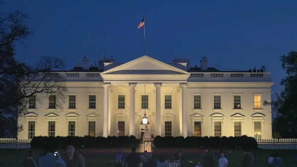 WASHINGTON, DC, EUA -abril, 4, 2017: foto crepúsculo do lado norte da casa branca em Washington — Fotografia de Stock