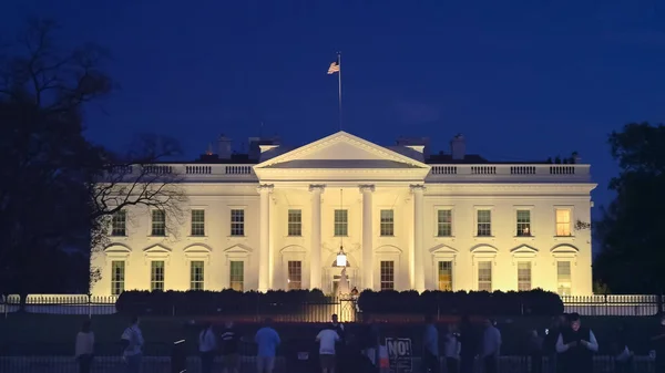 WASHINGTON, DC, USA -April, 4, 2017: Βόρεια πλευρά του Λευκού Οίκου τη νύχτα στην Ουάσιγκτον, D.c. — Φωτογραφία Αρχείου