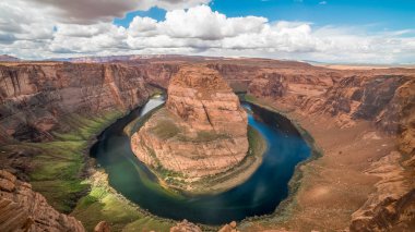 Colorado nehri at nalı kıvrımında bir bahar sabahı
