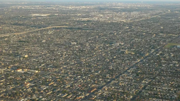 Vista aérea de la tarde de Los Ángeles mirando hacia el oeste — Foto de Stock