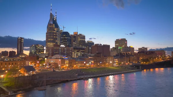 NASHVILLE, USA - 6 avril 2017 : une vue de nuit du centre-ville de Nashville — Photo