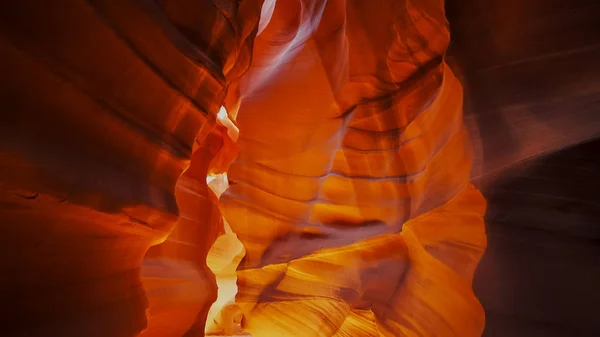 Övre Antelope Canyons röda stenmurar i Arizona — Stockfoto