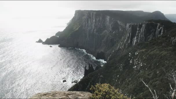 The view to the west during the afternoon at cape pillar, tasmania — Stock Video