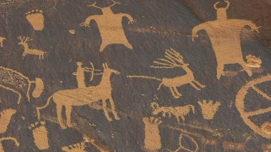 Utah 'taki Gazete Kayası' ndaki av sahnesini kapatın.