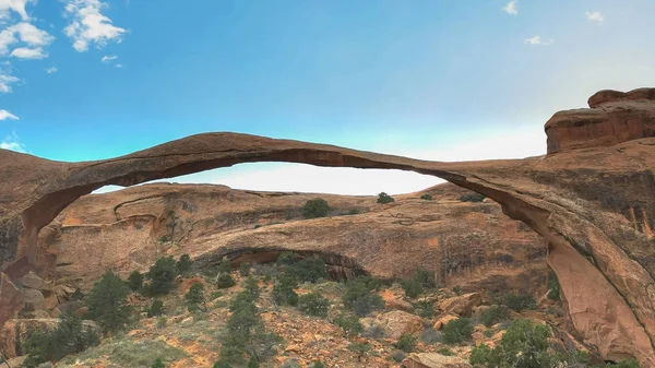 Colpo di arco paesaggio nel parco nazionale archi, utah — Foto Stock